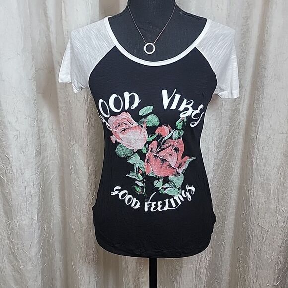 Good Vibes Black T-Shirt - Picture 3 of 12